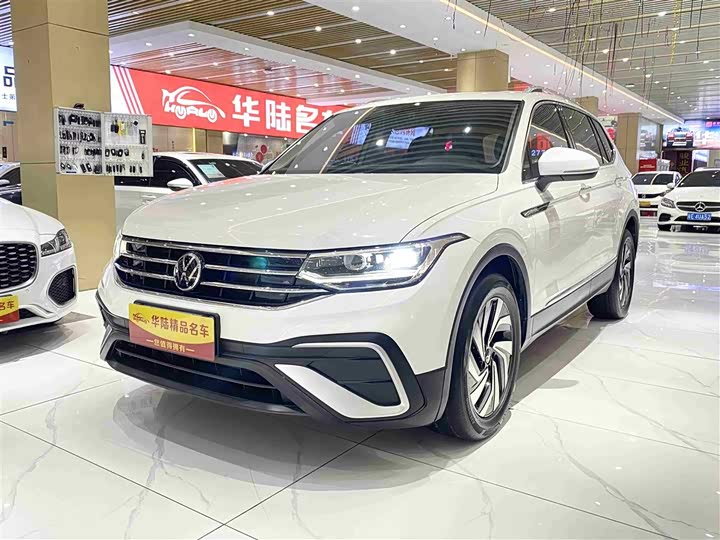 Фото 1 - Volkswagen Tiguan L Pro