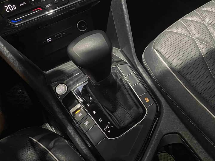 Фото 12 - Volkswagen Tiguan L Pro