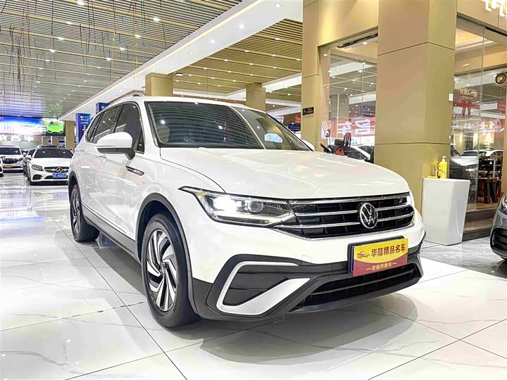 Фото 3 - Volkswagen Tiguan L Pro