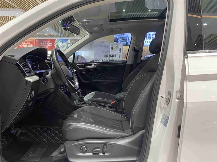 Фото 8 - Volkswagen Tiguan L Pro