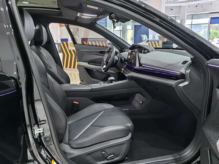 Фото 10 - Changan UNI-V