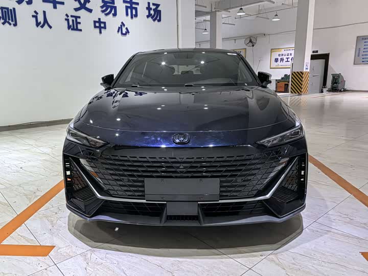 Фото 2 - Changan UNI-V