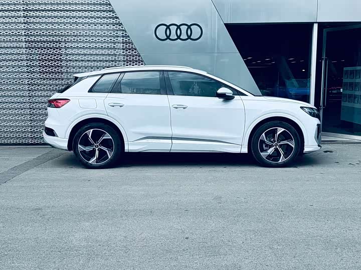 Фото 4 - Audi Q4 e-tron