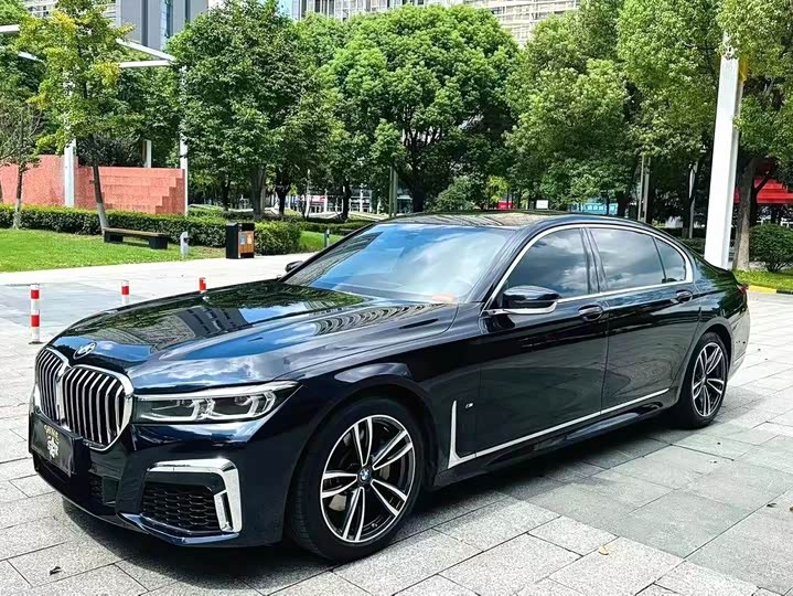 Фото 3 - BMW 7 Series