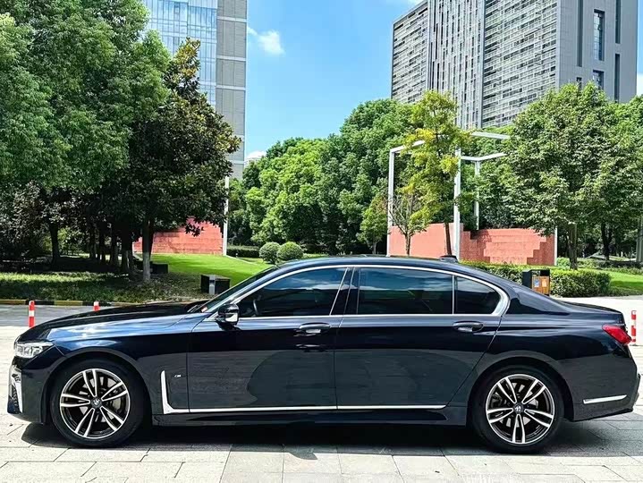 Фото 4 - BMW 7 Series