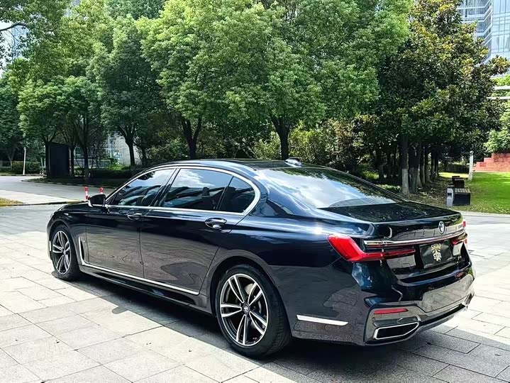 Фото 5 - BMW 7 Series