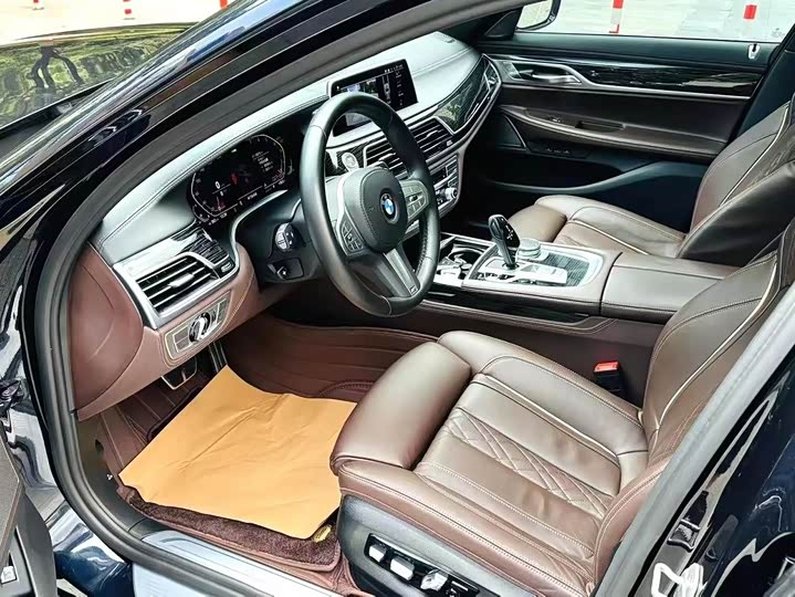 Фото 7 - BMW 7 Series