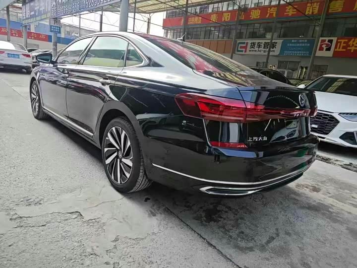 Фото 7 - Volkswagen Passat