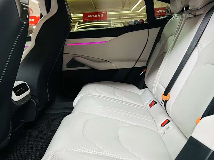 Фото 14 - Xiaomi SU7