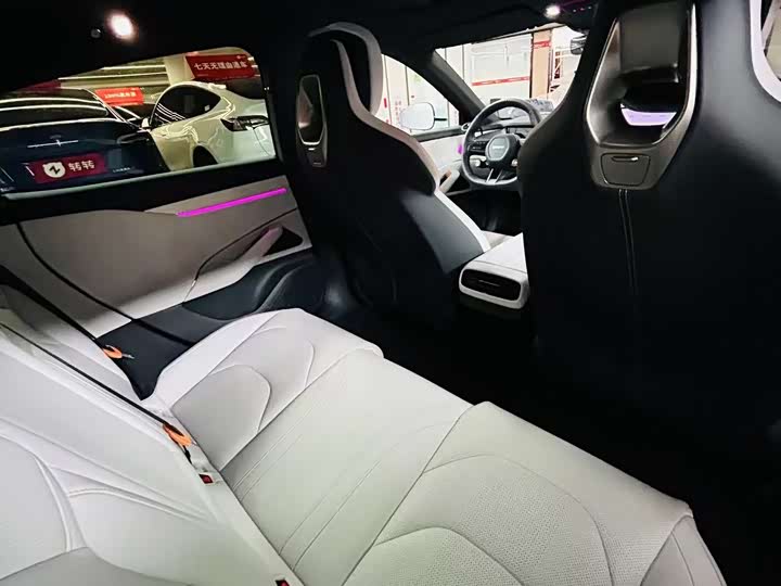 Фото 16 - Xiaomi SU7