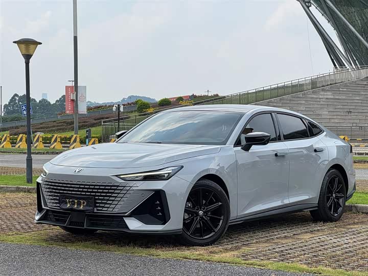 Фото 1 - Changan UNI-V