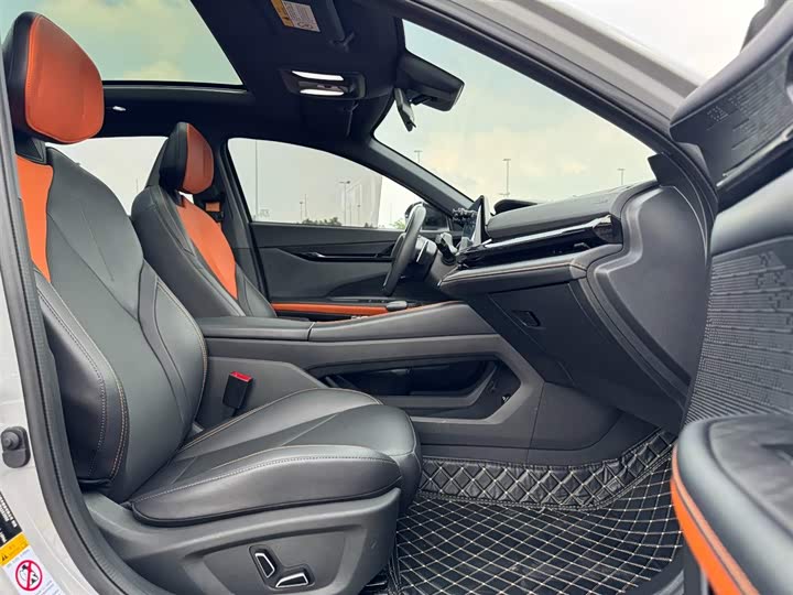 Фото 14 - Changan UNI-V