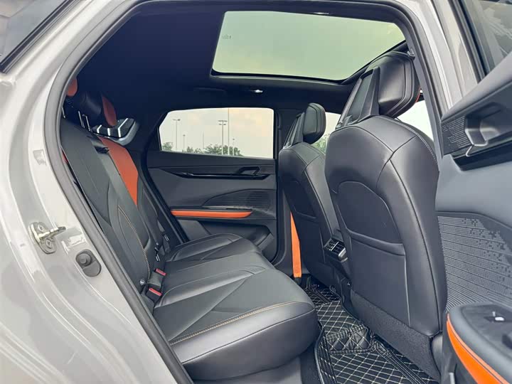 Фото 16 - Changan UNI-V