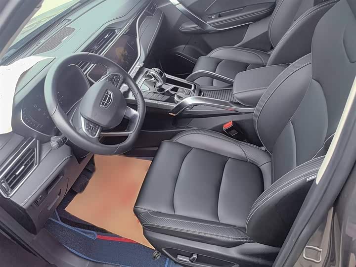 Фото 13 - Geely Atlas