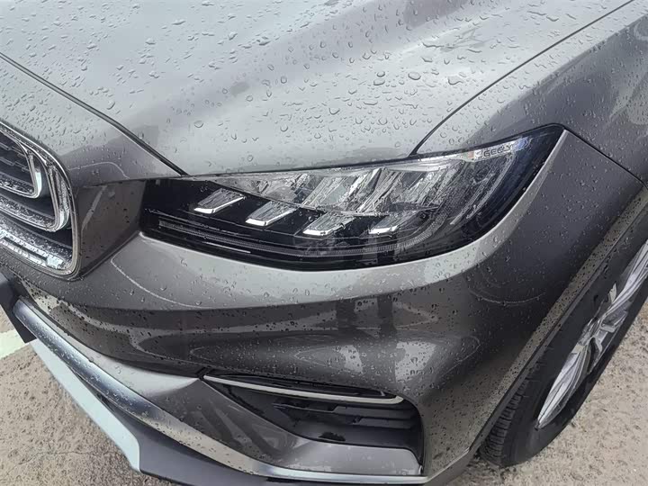 Фото 3 - Geely Atlas