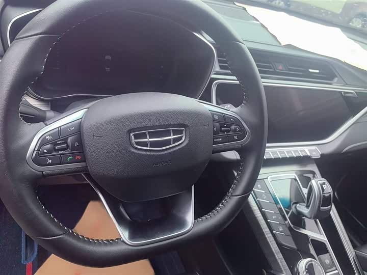 Фото 4 - Geely Atlas