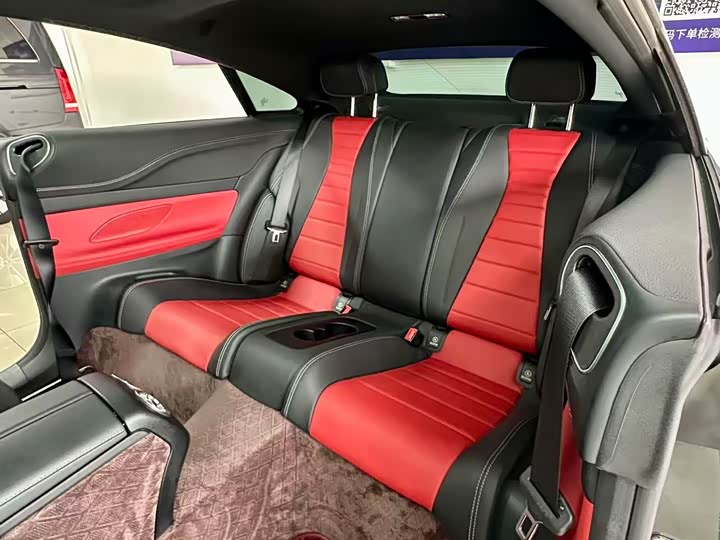 Фото 14 - Mercedes-Benz E-Class