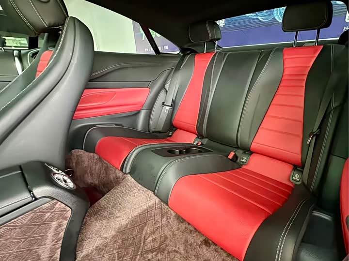 Фото 15 - Mercedes-Benz E-Class