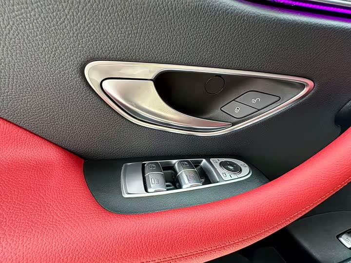 Фото 16 - Mercedes-Benz E-Class