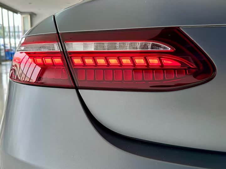 Фото 19 - Mercedes-Benz E-Class