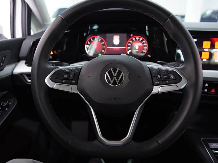 Фото 13 - Volkswagen Golf