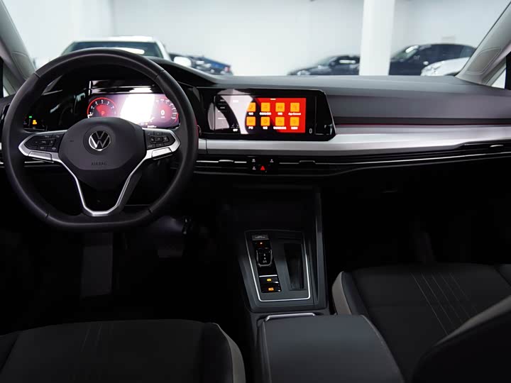 Фото 16 - Volkswagen Golf