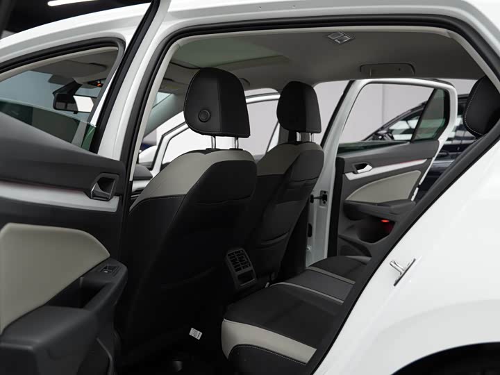 Фото 18 - Volkswagen Golf