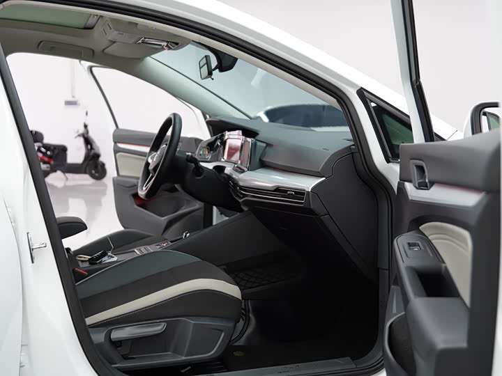 Фото 22 - Volkswagen Golf