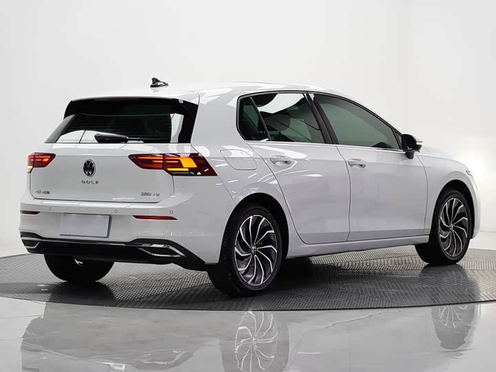 Фото 5 - Volkswagen Golf