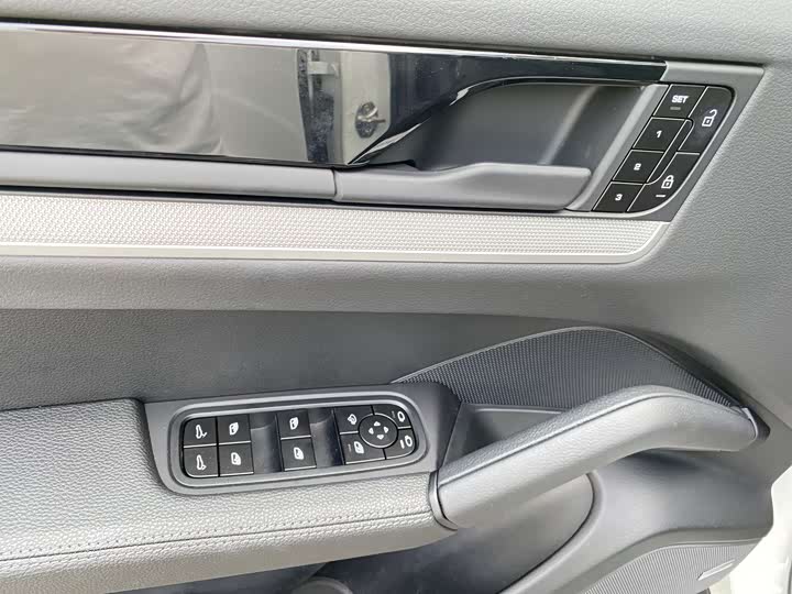 Фото 11 - Porsche Cayenne