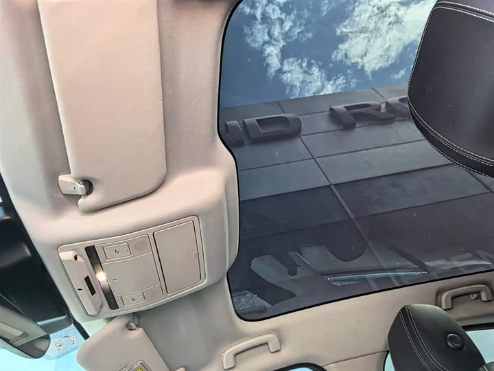 Фото 12 - Jaguar I-Pace