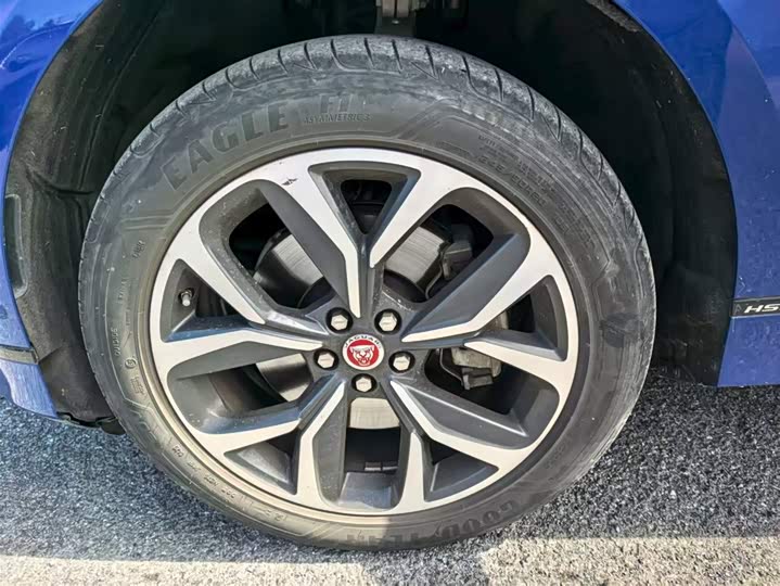 Фото 14 - Jaguar I-Pace