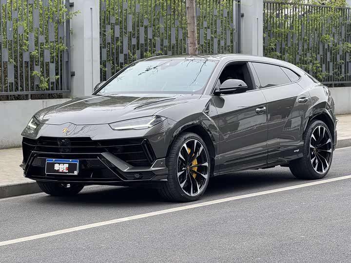 Фото 1 - Lamborghini Urus