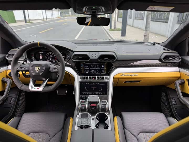 Фото 7 - Lamborghini Urus