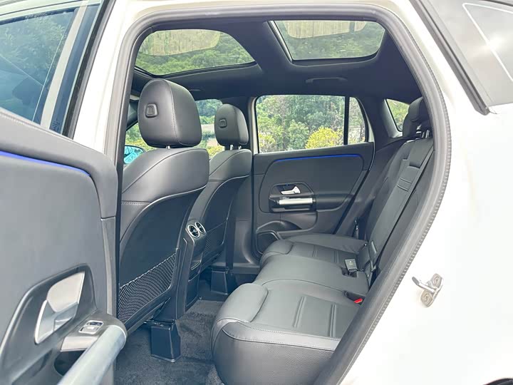 Фото 11 - Mercedes-Benz GLA-Class