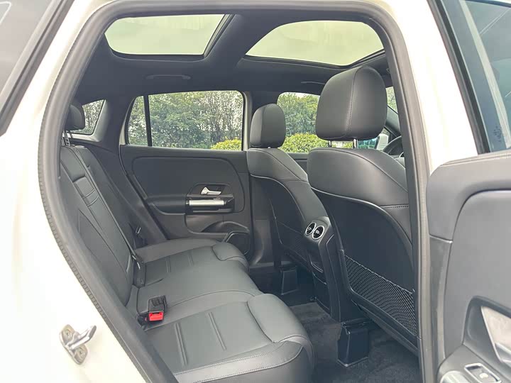 Фото 12 - Mercedes-Benz GLA-Class