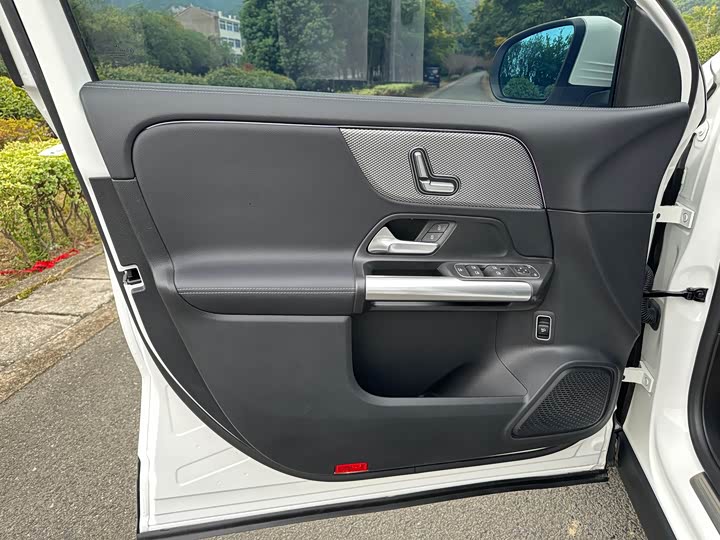 Фото 13 - Mercedes-Benz GLA-Class