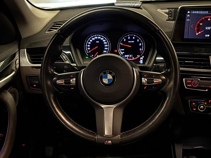 Фото 14 - BMW X1