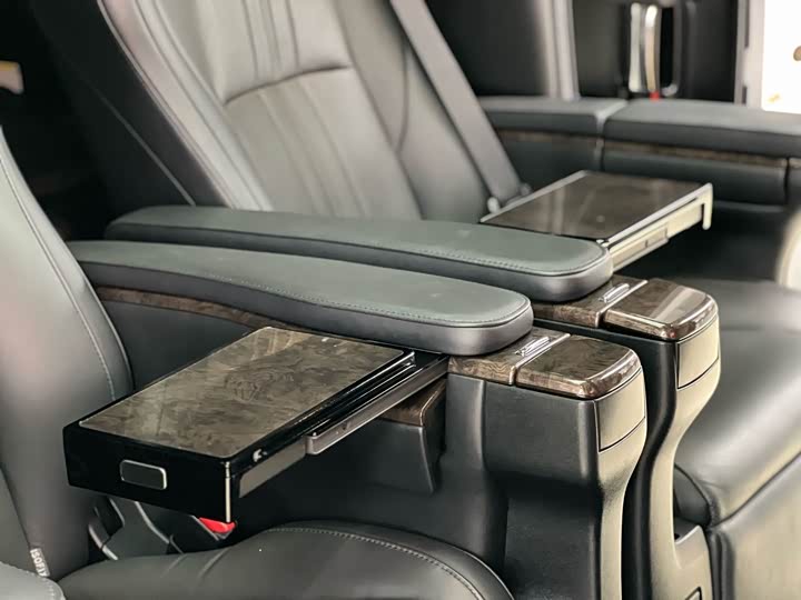 Фото 10 - Toyota Vellfire