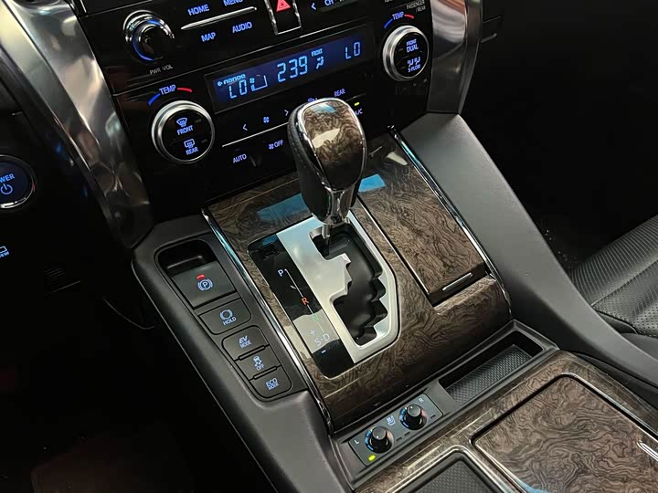 Фото 13 - Toyota Vellfire