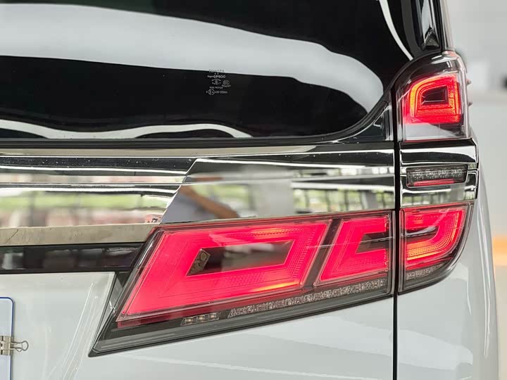 Фото 16 - Toyota Vellfire