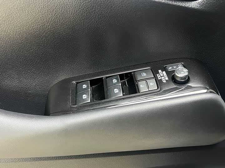 Фото 19 - Toyota Vellfire