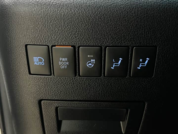 Фото 21 - Toyota Vellfire