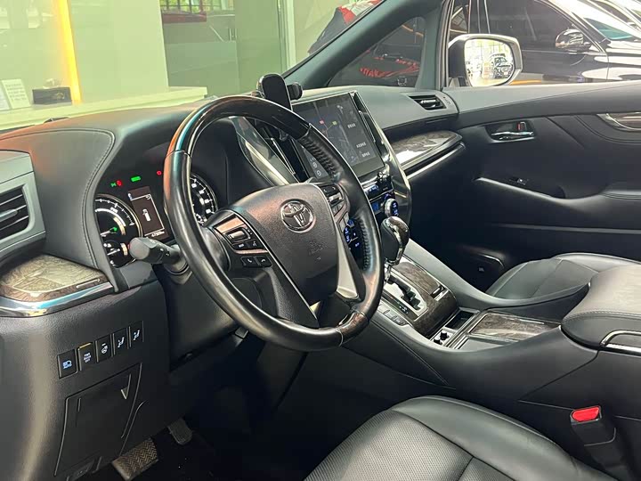 Фото 7 - Toyota Vellfire