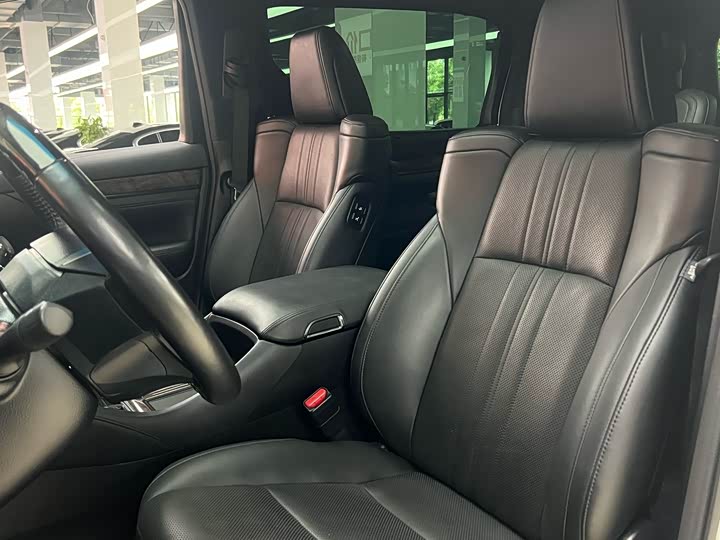 Фото 8 - Toyota Vellfire