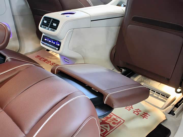 Фото 28 - Mercedes-Benz Maybach GLS