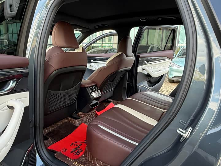 Фото 10 - Geely Monjaro