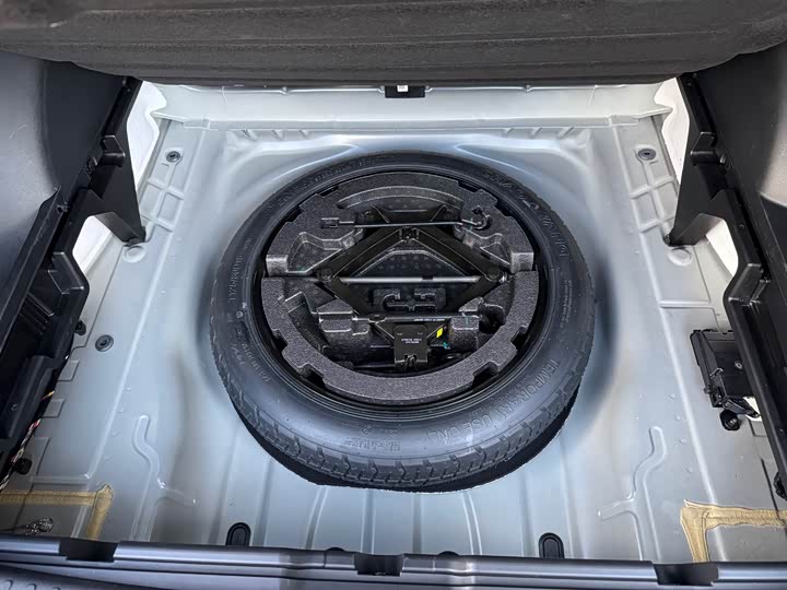 Фото 17 - Geely Monjaro