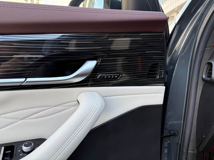 Фото 18 - Geely Monjaro