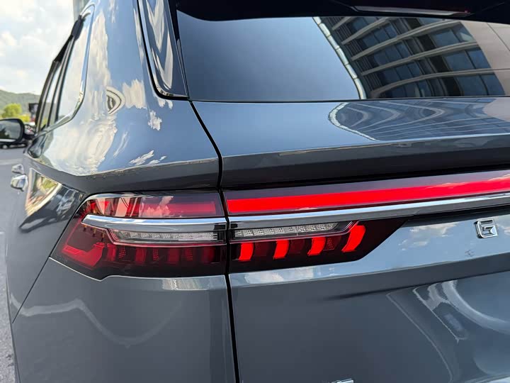 Фото 22 - Geely Monjaro